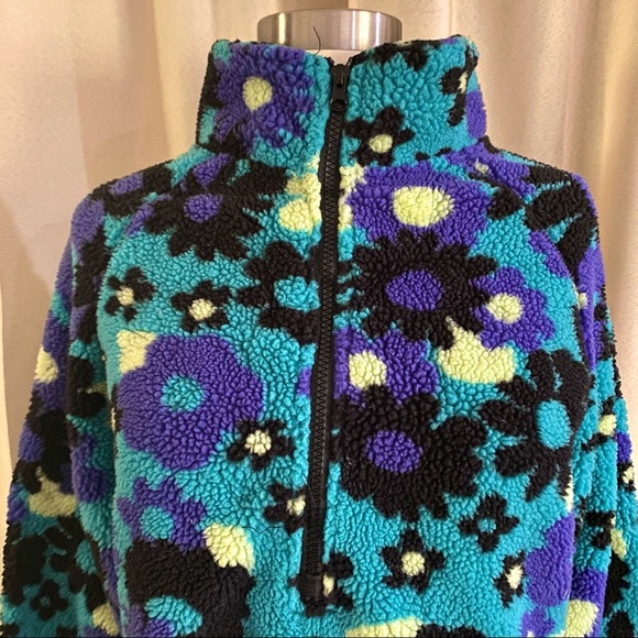Urban Outfitters Fleece - Picture 2 of 16